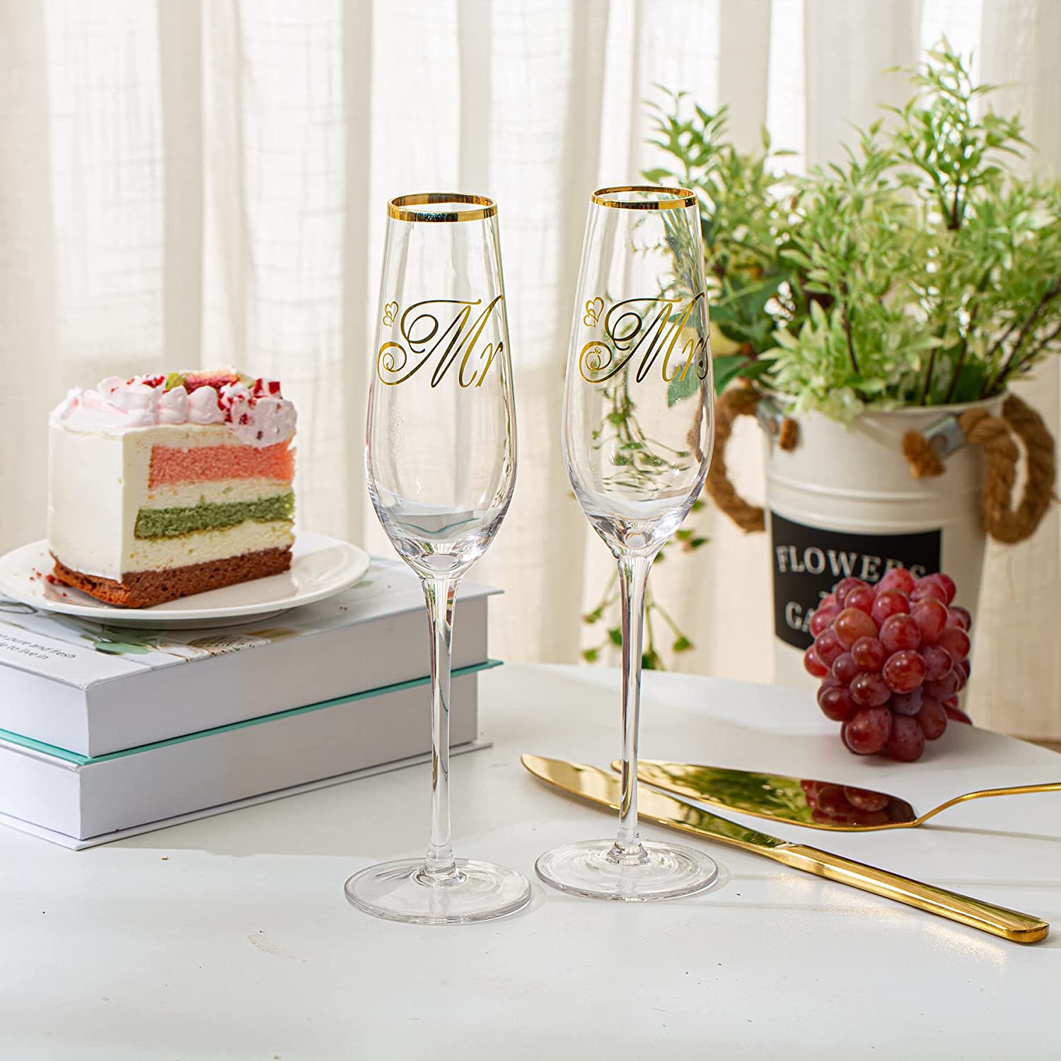 https://varlka.com/cdn/shop/products/4-pieces-wedding-toasting-flutes-and-cake-server-set-champagne-flutes-glasses-wedding-reception-supplies-bride-and-groom-engagements-gifts-cake-knife-pie-server-557823.jpg?v=1699263613