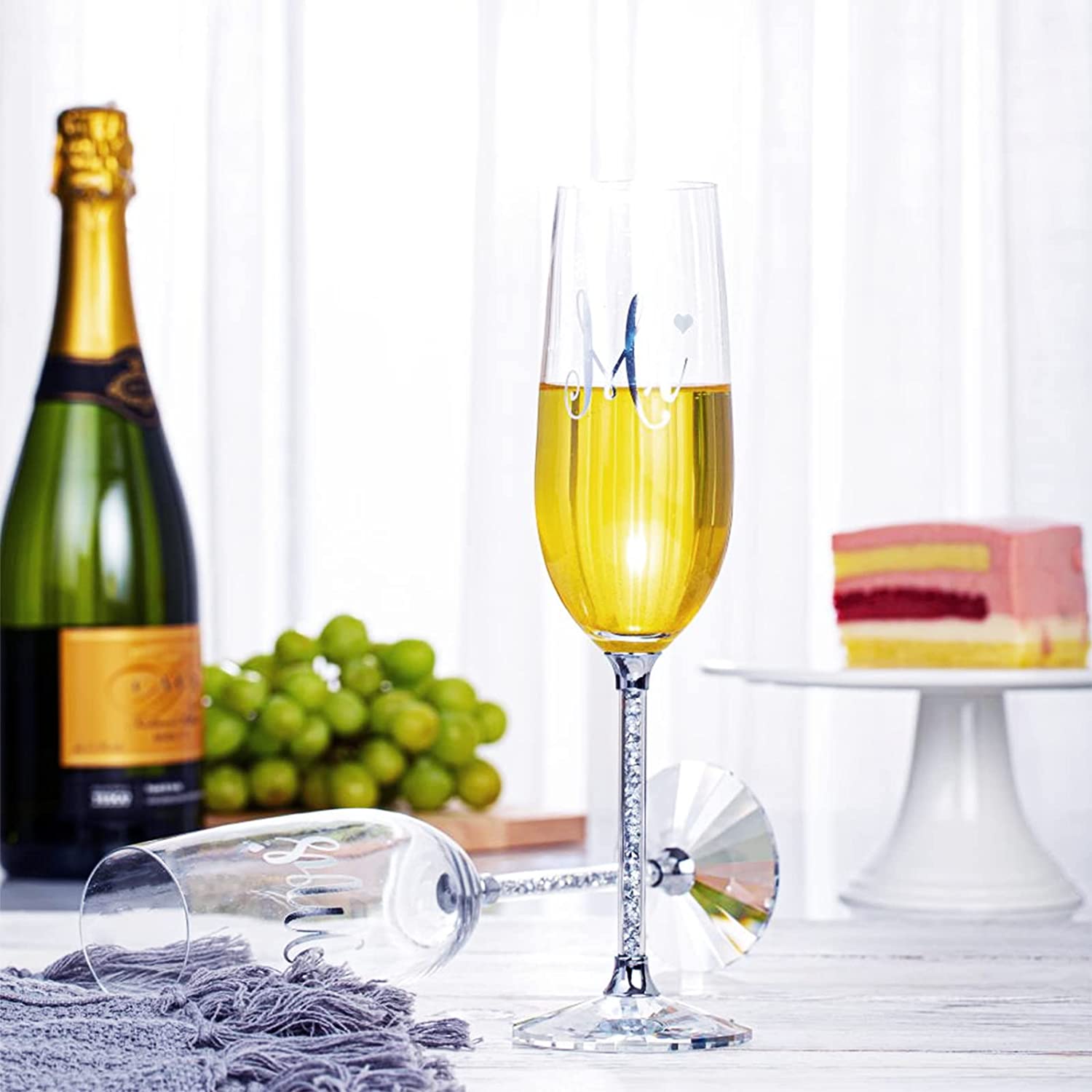 https://varlka.com/cdn/shop/products/wedding-cake-knife-and-server-set-crystal-champagne-flutes-glasses-engraved-mr-mrs-cake-cutting-set-for-wedding-bride-and-groom-toasting-champagne-flutes-annive-227933.jpg?v=1699263662